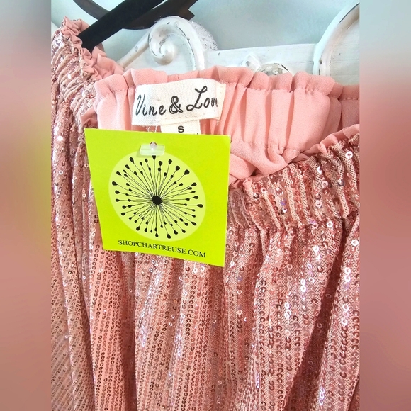 NWT Vine & Love Sequin Top in Rose Gold. Size S - Picture 4 of 4